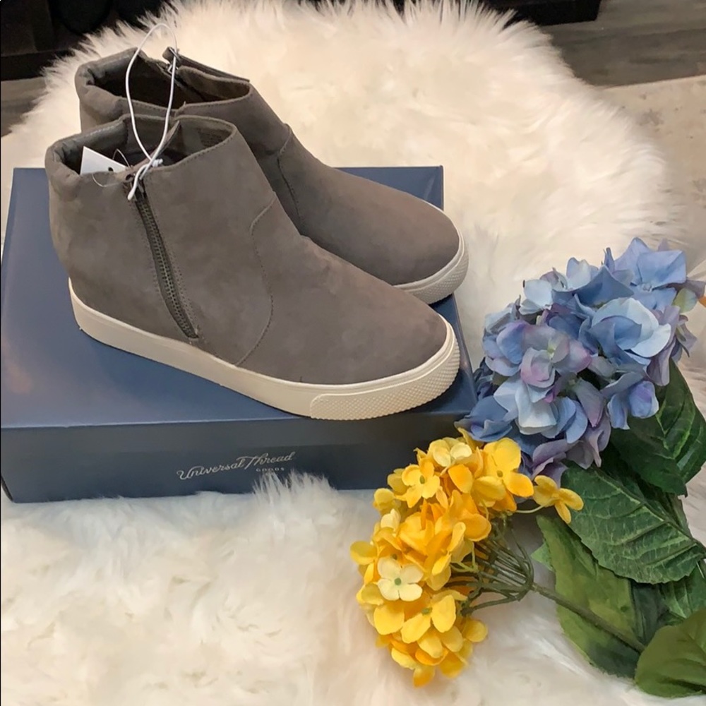 NEW! Grey Cindy Bootie Shoes - Picture 2 of 3
